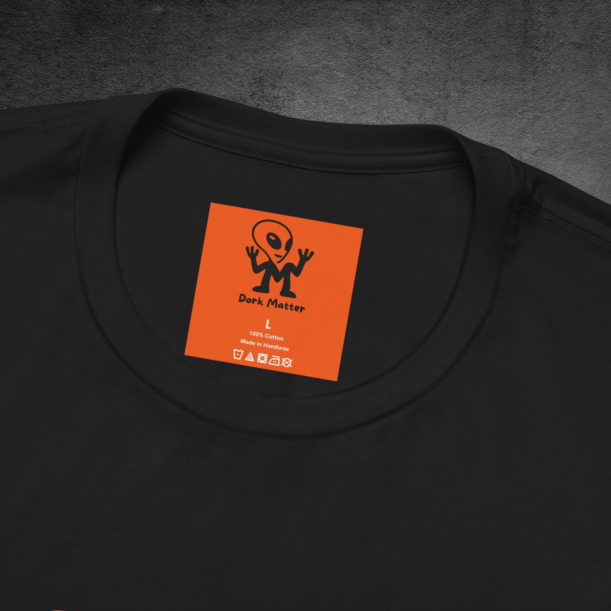 Meow Tyson T-shirt – funny cat boxing pun tee. Unisex graphic shirt for cat lovers, humor fans, and animal pun streetwear.